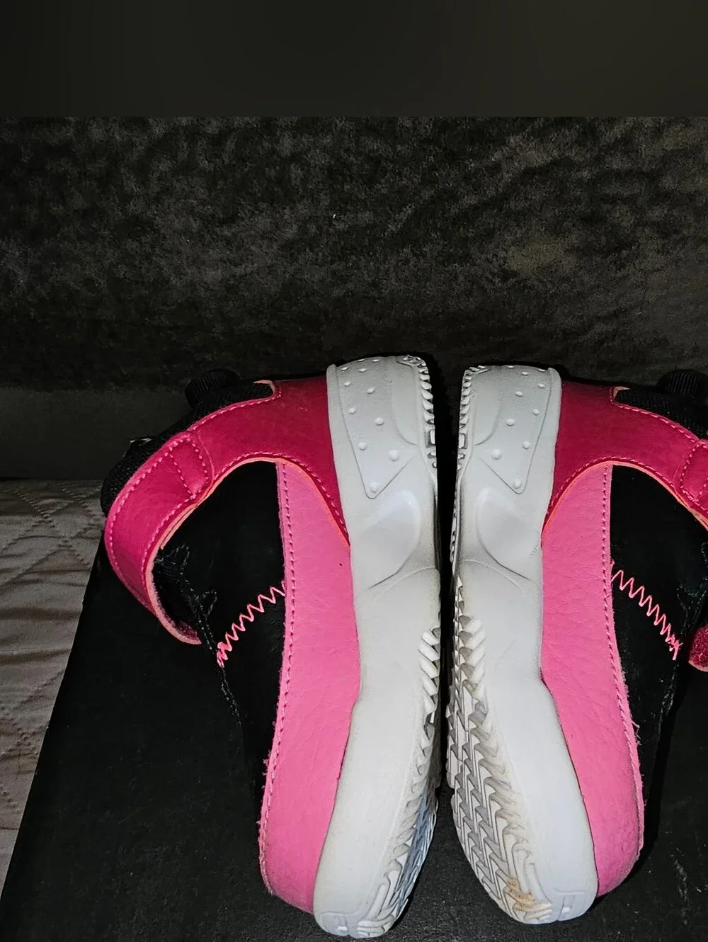 Jordan Maz Aura 3 Size 7C Athletic Sneakers - Black & Pink